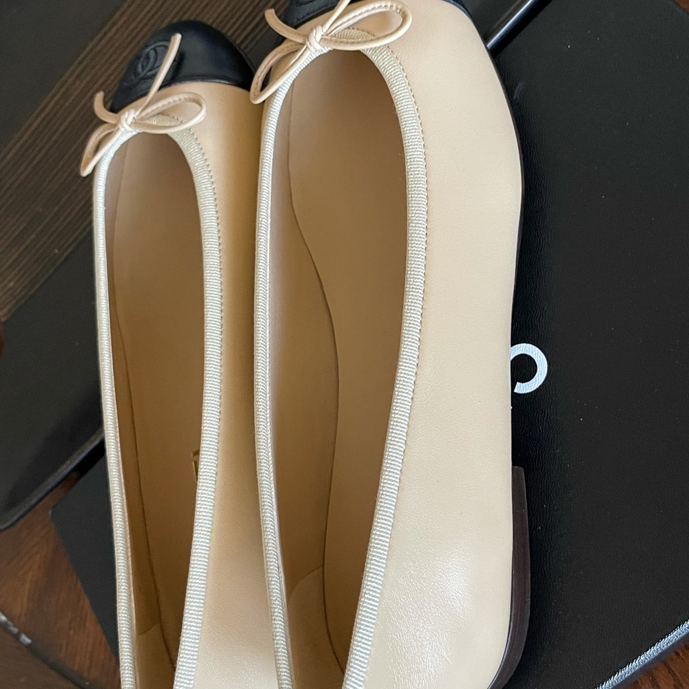 NIB CHANEL Beige Lambskin Cap Toe Ballerina Flats - Picture 4 of 12
